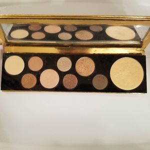 MAC Power Hungry Palette